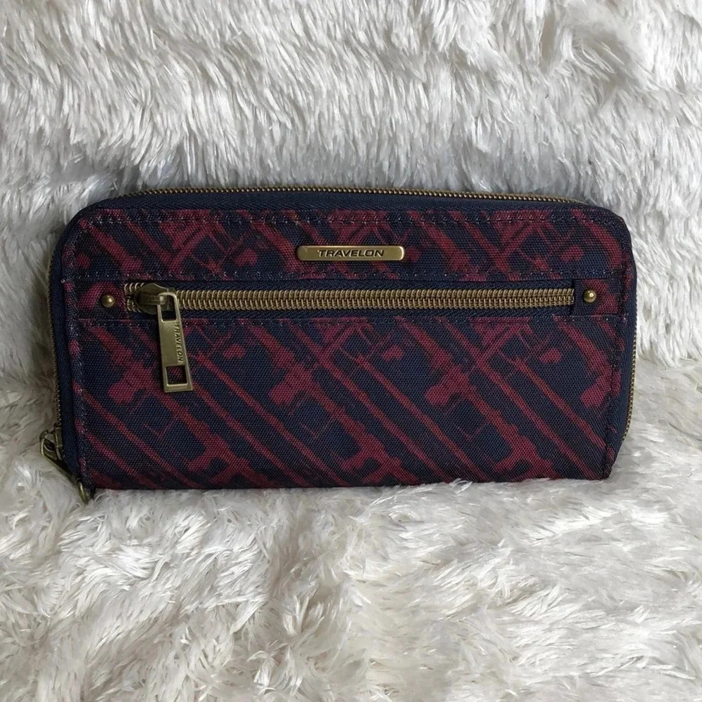 TRAVELON Abstract Travel Wallet